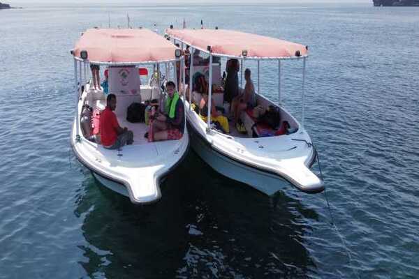 Muscat Daymaniat Islands Snorkeling Tour with Refreshments