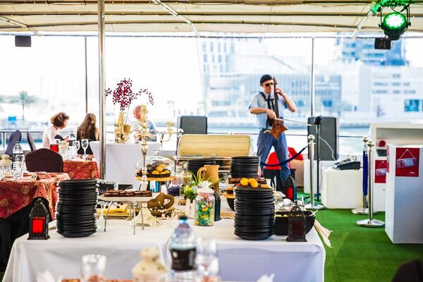 Dubai Marina Dinner Cruise with Drinks & Live Music