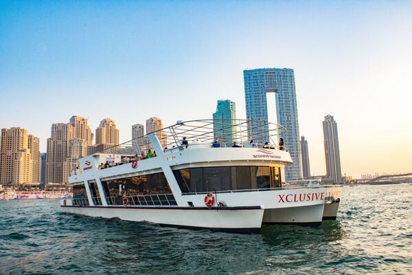 Dubai Marina Dinner Cruise with Drinks & Live Music