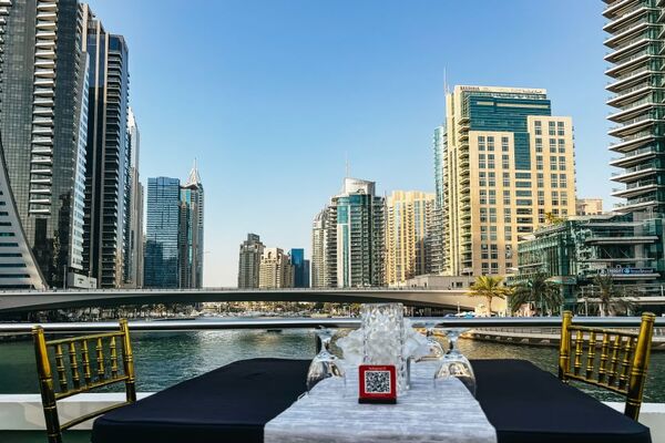 Dubai Marina Yacht Tour with Breakfast or BBQ