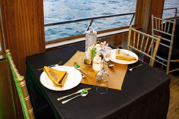 Dubai Marina Dinner Cruise with Drinks & Live Music