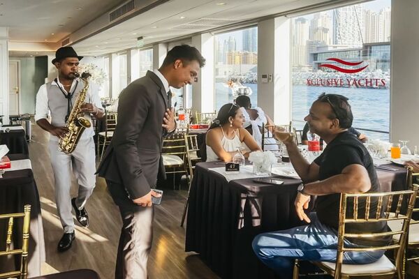 Dubai Marina Dinner Cruise with Drinks & Live Music
