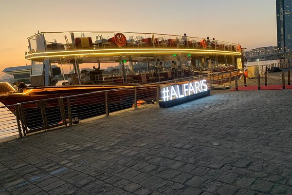 Dubai Marina Dinner Cruise in a Traditional Boat