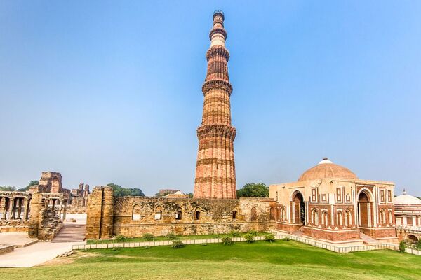 From Delhi: Guided Layover Delhi City Highlights Tour