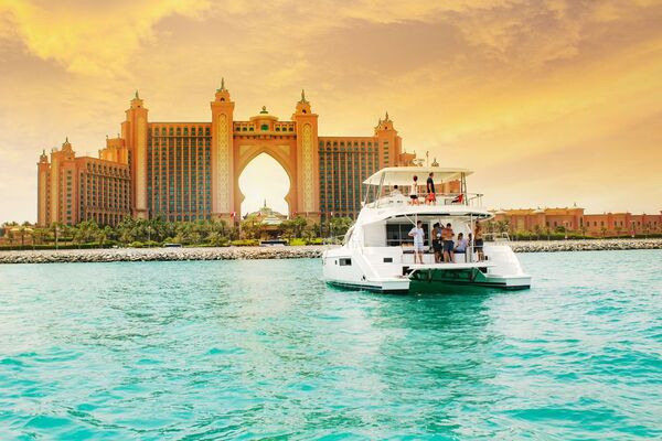 Dubai Marina Yacht Tour with Breakfast or BBQ