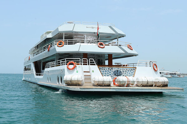 Dubai Mega Yacht Cruise with Buffet Dinner