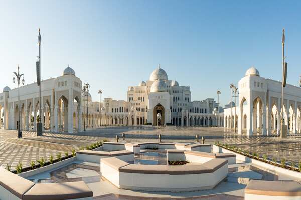Abu Dhabi Guided Afternoon City Tour with Qasr Al Watan
