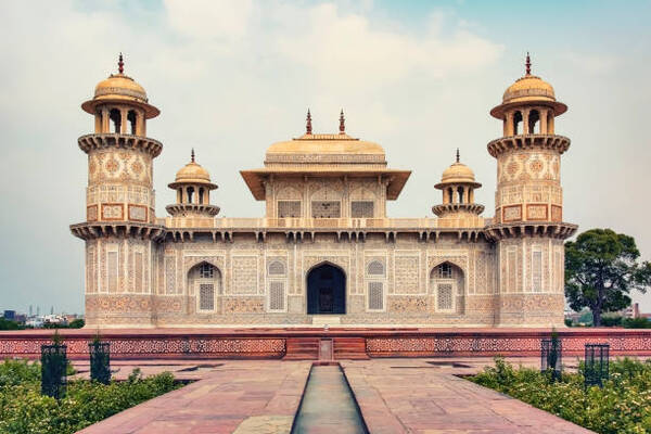 From Delhi: Private Taj Mahal & Agra Day Trip with Transfer