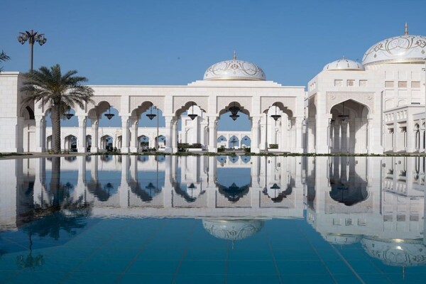 Abu Dhabi Guided Afternoon City Tour with Qasr Al Watan