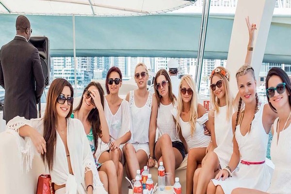 Dubai Marina Yacht Party with BBQ, Unlimited Drinks and DJ