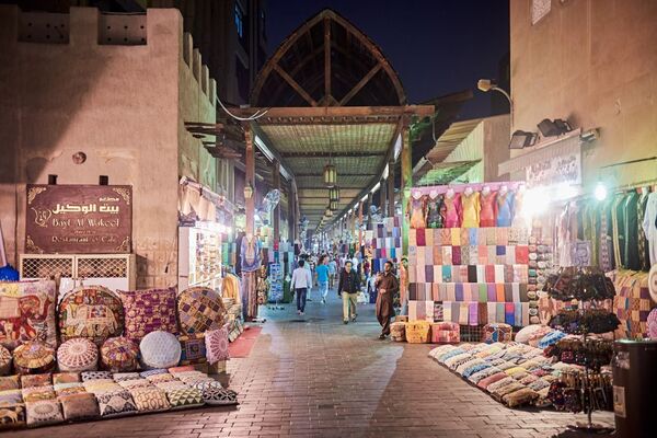 Dubai Guided Old Town Tour with Souks, Tastings & Boat Tour