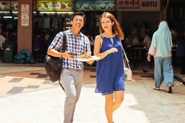 10 Tastings Food Private Singapore Tour with Locals