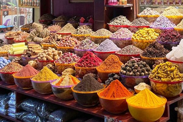 Dubai Guided Old Town Tour with Souks, Tastings & Boat Tour