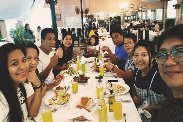 10 Tastings Food Private Singapore Tour with Locals