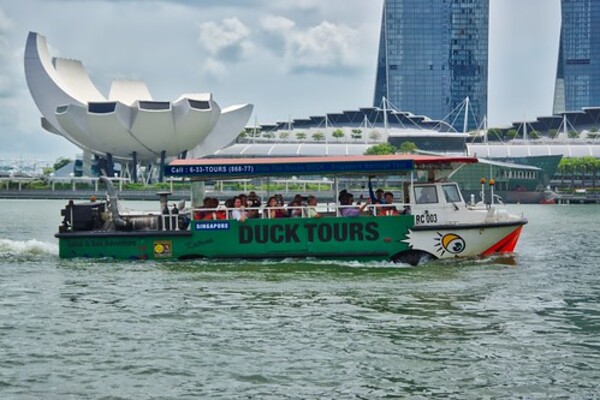 Singapore Sightseeing Guided City Tour by Duck Boat
