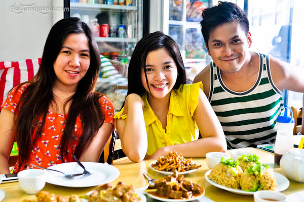 10 Tastings Food Private Singapore Tour with Locals