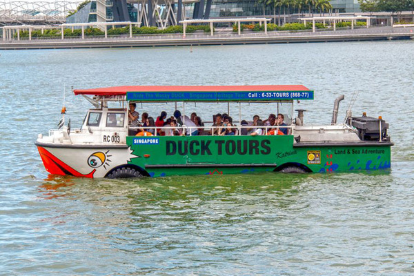 Singapore Sightseeing Guided City Tour by Duck Boat
