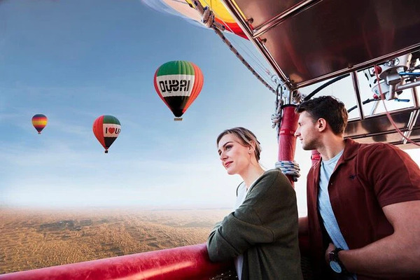 Adventurous Dubai Hot Air Balloon Ride with Vintage Car Ride