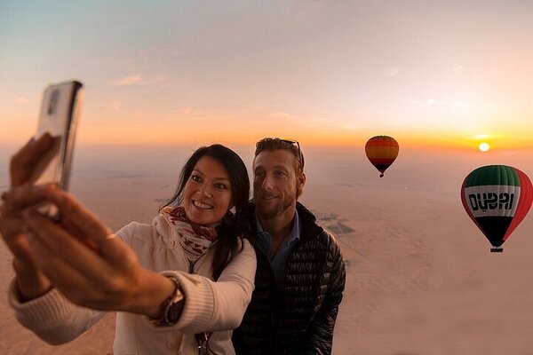 Adventurous Dubai Hot Air Balloon Ride with Vintage Car Ride