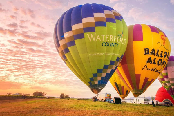 Abu Dhabi: Exotic Sunrise with Balloon Flights