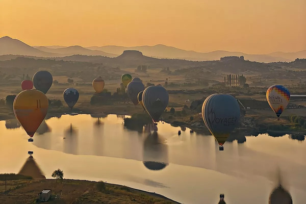 Abu Dhabi: Exotic Sunrise with Balloon Flights