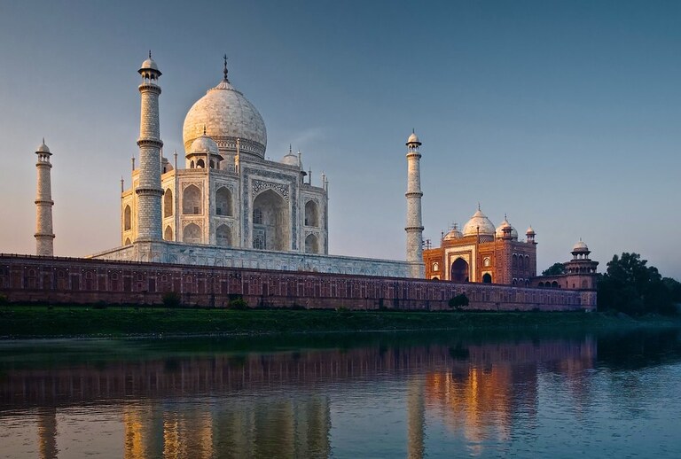 Agra: Taj Mahal Guided Tour with Skip the Line